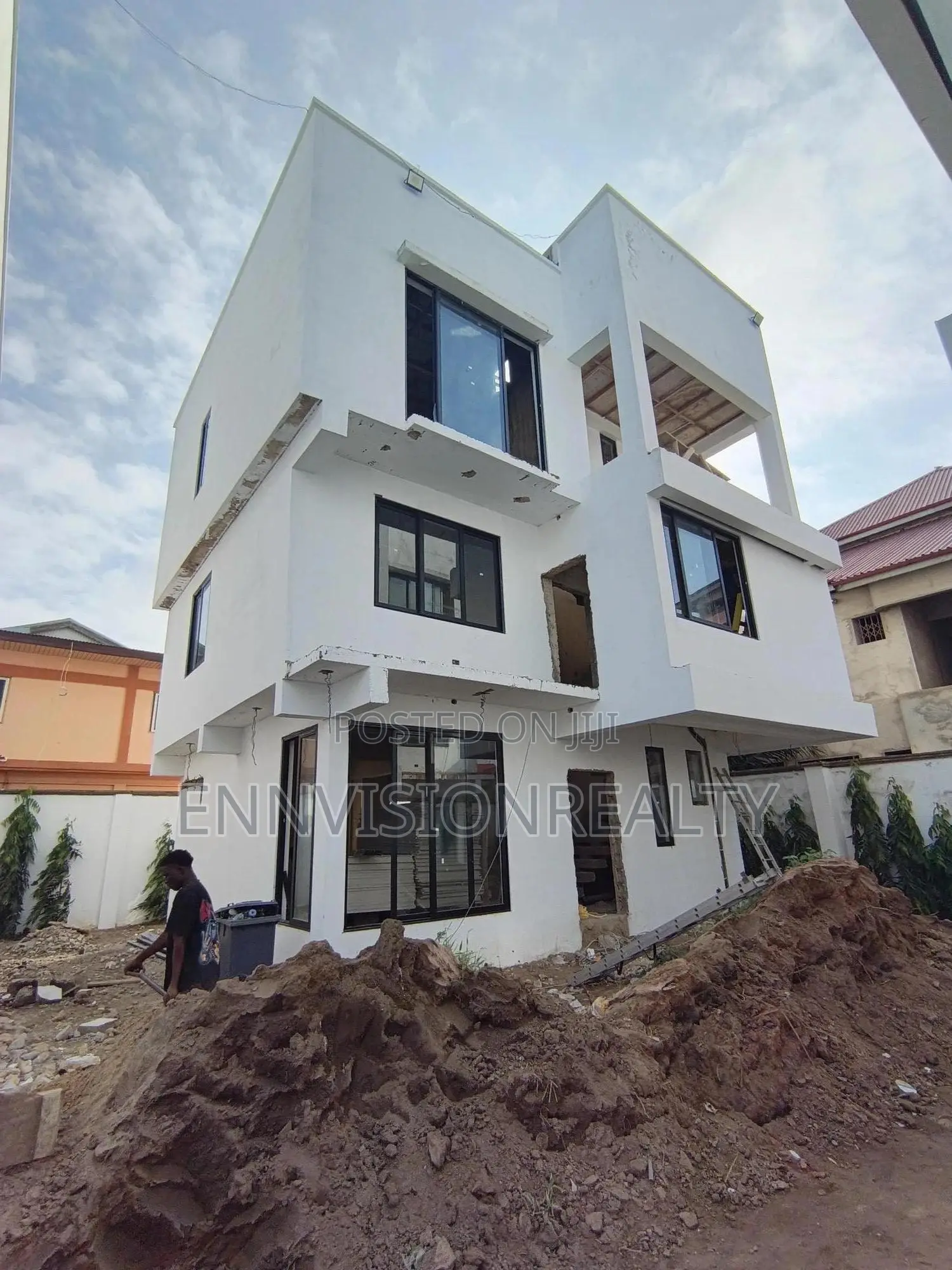 4bdrm Townhouse/Terrace in 4 Oakville, Accra Metropolitan for sale