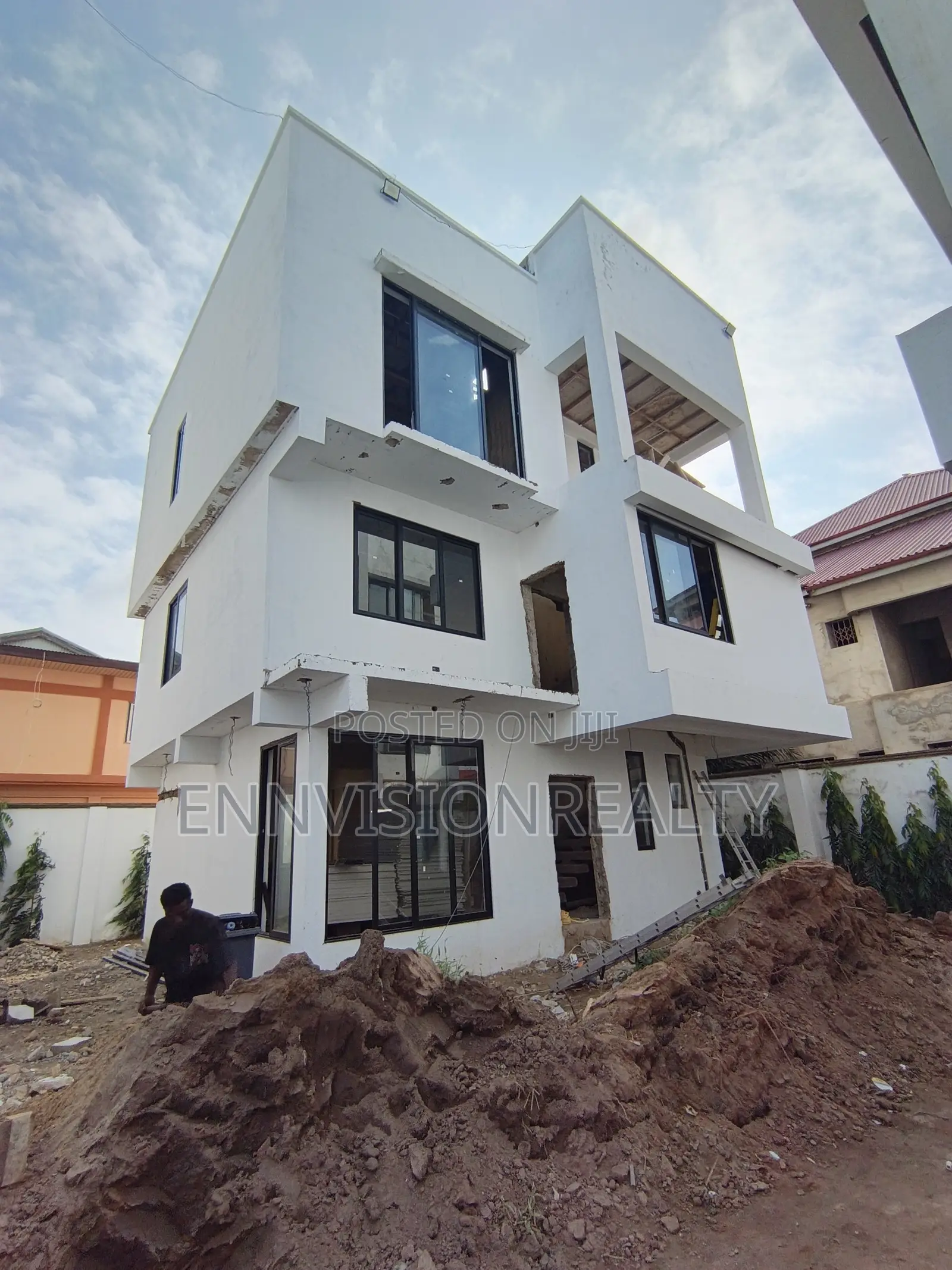 4bdrm Townhouse/Terrace in 4 Oakville, Accra Metropolitan for sale