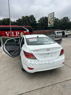 Hyundai Accent SE Sedan 2016 White