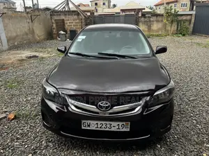 Toyota Corolla LE 4dr Sedan (1.8L 4cyl 4A) 2013 Black