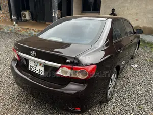 Toyota Corolla LE 4dr Sedan (1.8L 4cyl 4A) 2013 Black