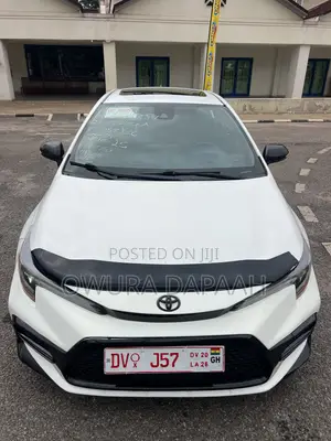 Toyota Corolla SE 2021 White
