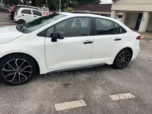 Toyota Corolla SE 2021 White