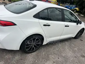Toyota Corolla SE 2021 White
