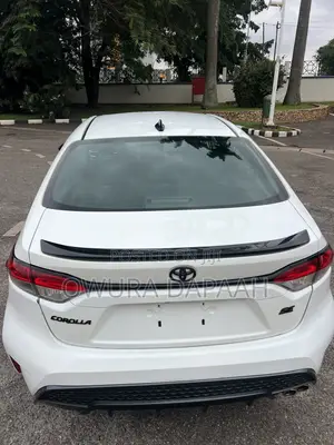 Toyota Corolla SE 2021 White
