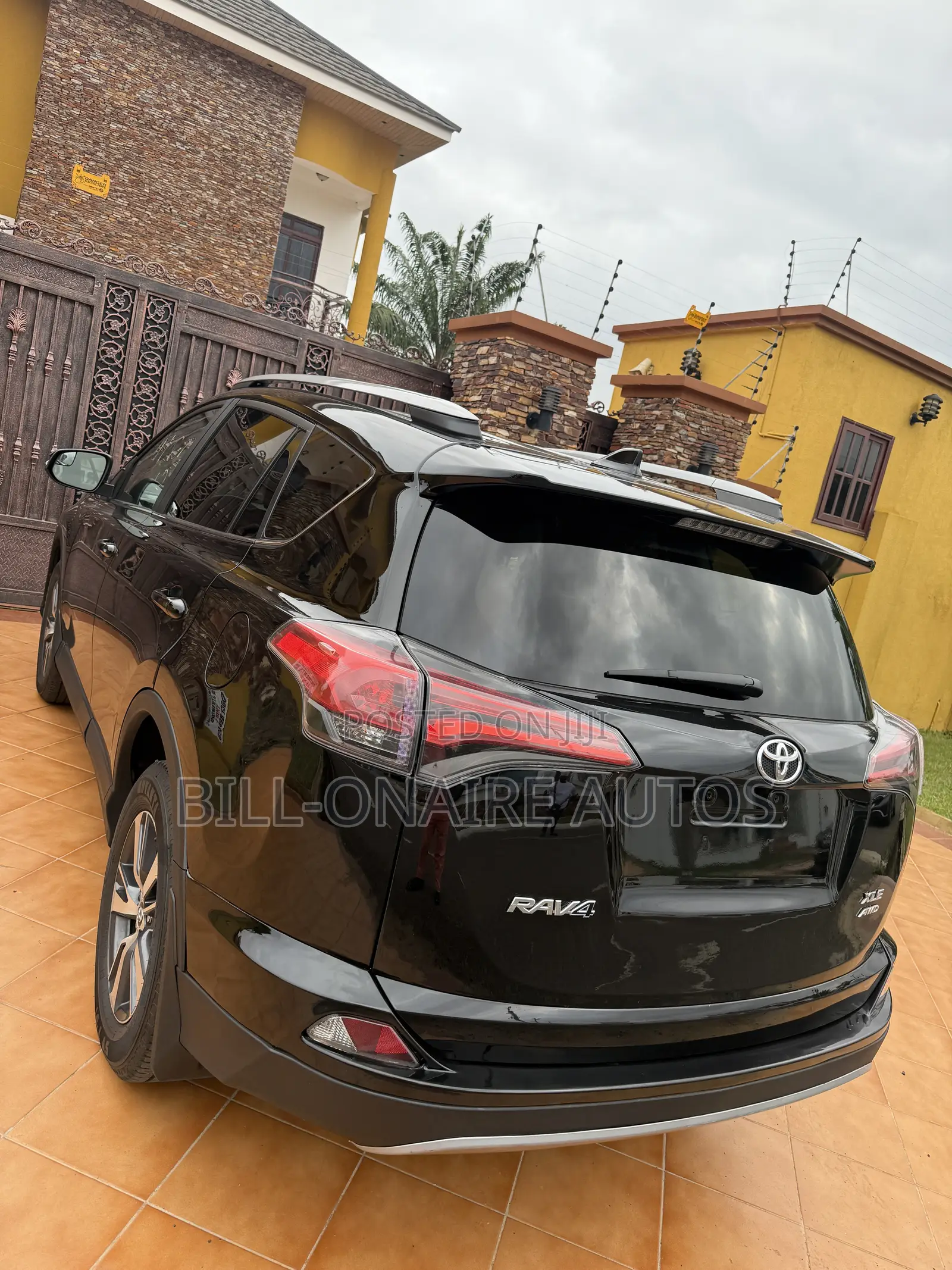 Toyota RAV4 XLE AWD (2.5L 4cyl 6A) 2017 Black