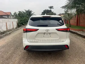 Toyota Highlander XLE 2021 White