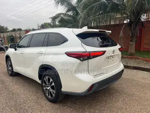 Toyota Highlander XLE 2021 White