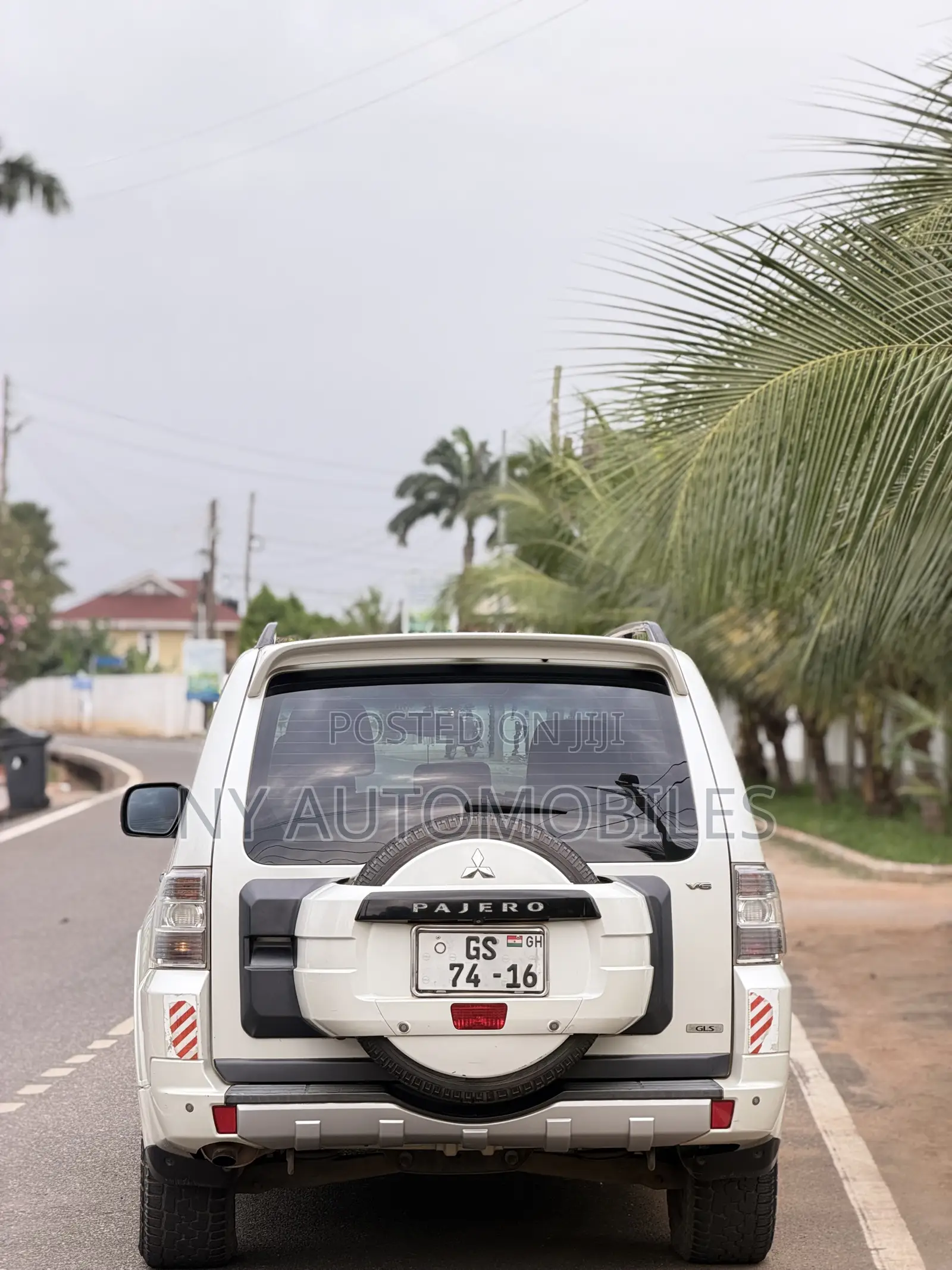 Mitsubishi Pajero 2016 White