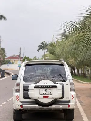 Mitsubishi Pajero 2016 White