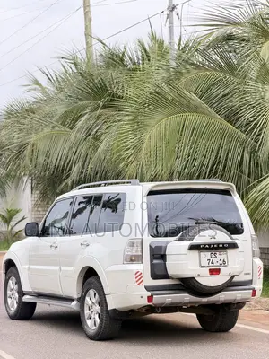 Mitsubishi Pajero 2016 White