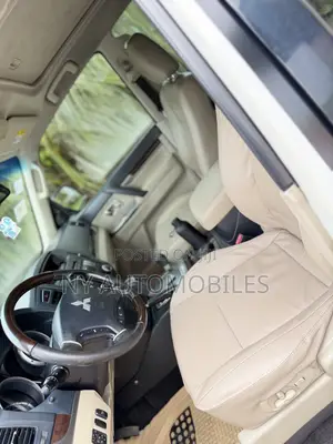 Mitsubishi Pajero 2016 White