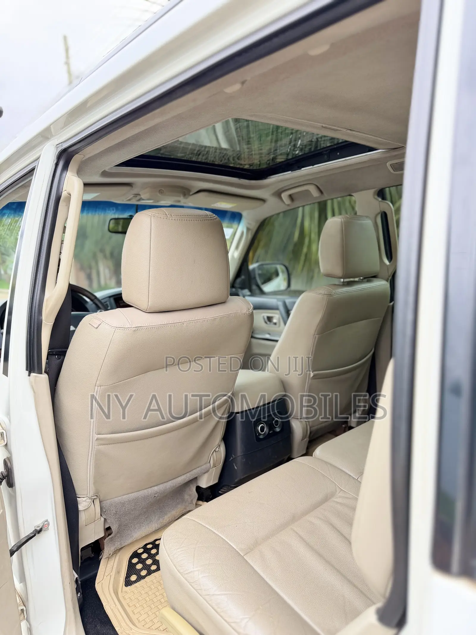 Mitsubishi Pajero 2016 White