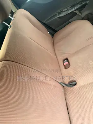 Toyota Vitz 1.3 FWD 5dr 2012 Gold