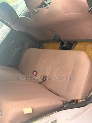 Toyota Vitz 1.3 FWD 5dr 2012 Gold