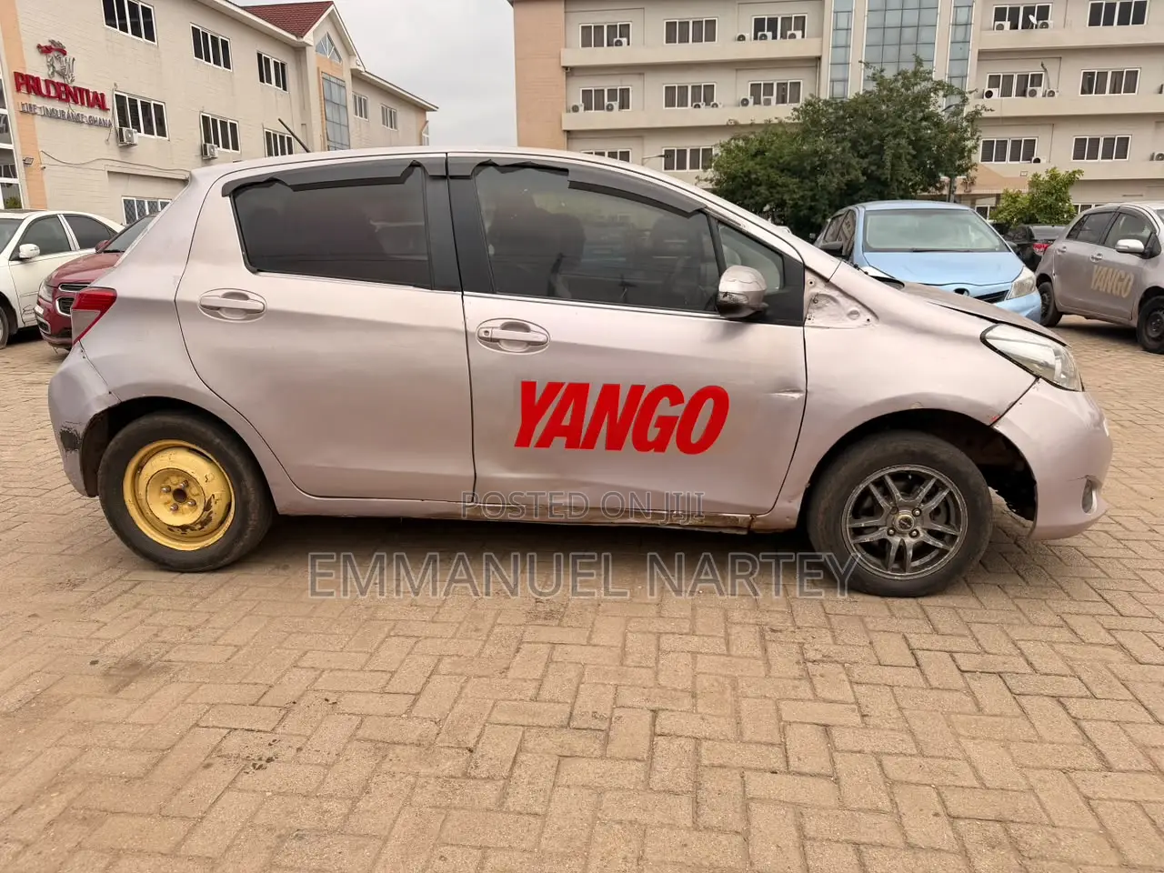 Toyota Vitz 1.3 FWD 5dr 2012 Gold