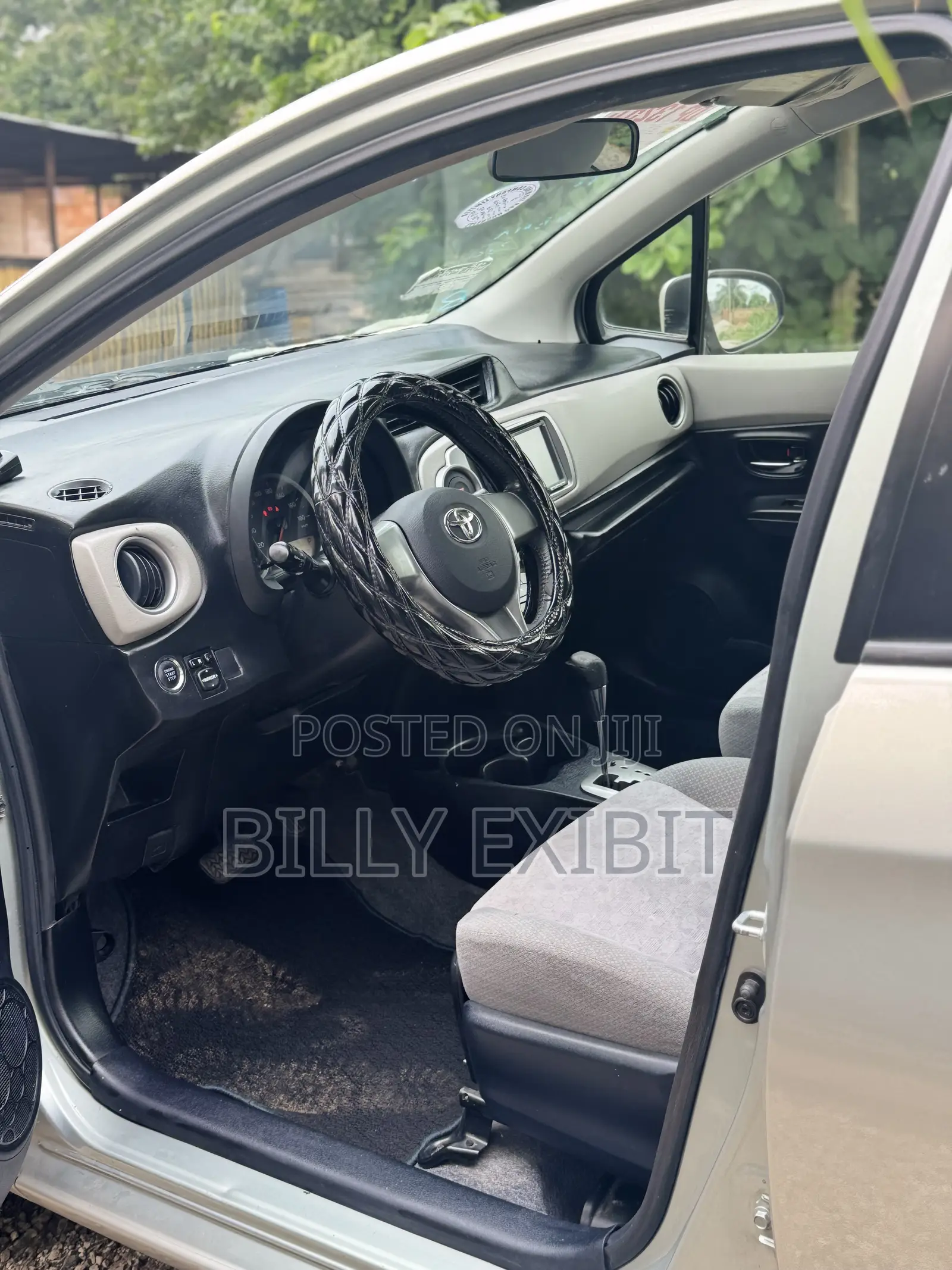 Toyota Vitz 1.3 AWD 5dr 2012