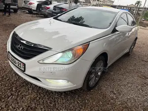 Hyundai Sonata Limited 2.0T Sedan (2.0L 4cyl 6A) 2013 White