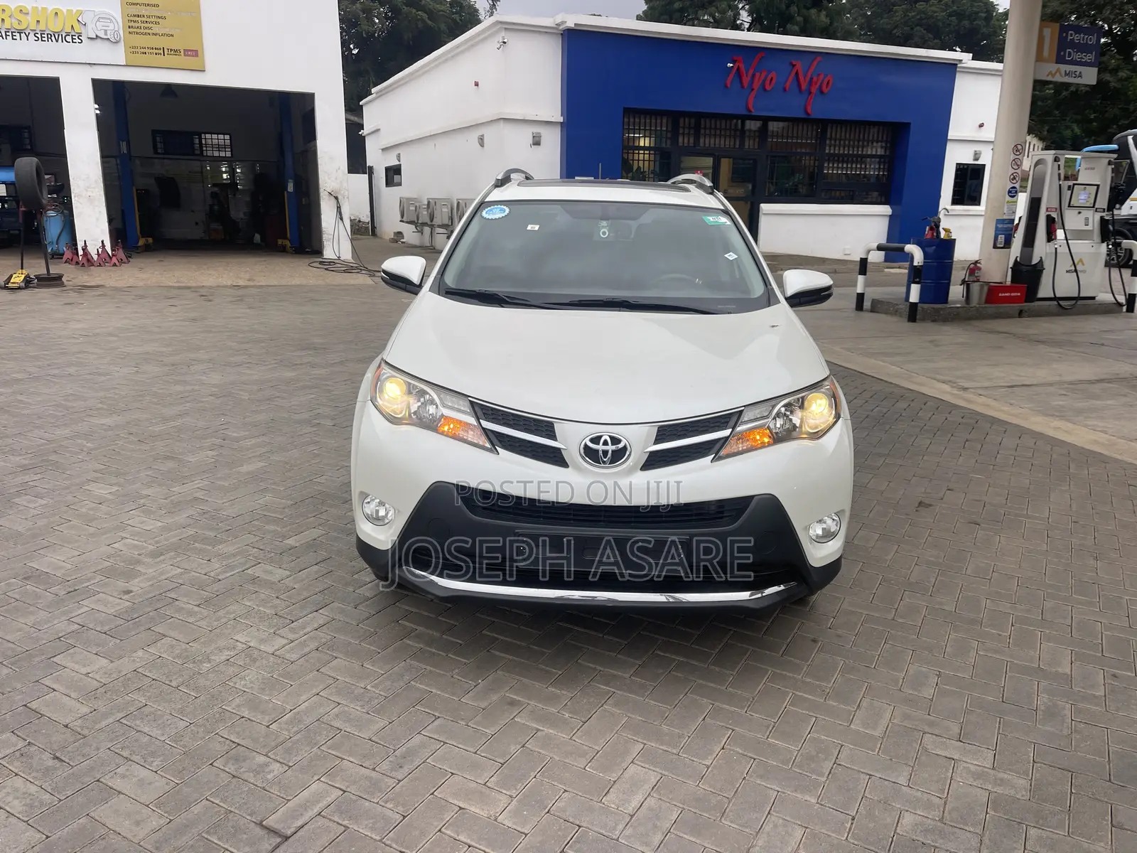 Toyota RAV4 Limited 4dr SUV (2.5L 4cyl 6A) 2014 White