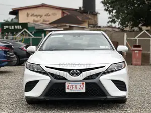Toyota Camry 2018 White