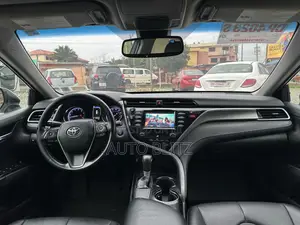 Toyota Camry 2018 White