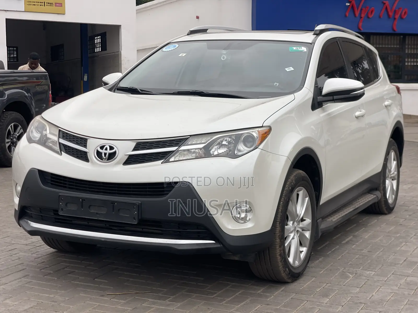 Toyota RAV4 Limited 4dr SUV AWD (2.5L 4cyl 6A) 2014 White