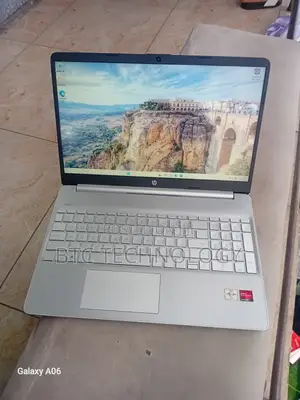 Laptop HP Envy 15-ep0xxx 8GB AMD SSD 512GB