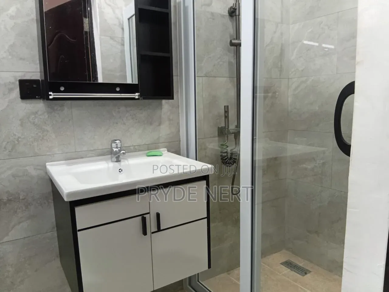 2bdrm Apartment in Dps C25, Tema Metropolitan for rent