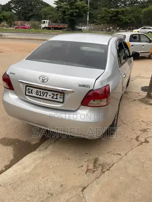Toyota Yaris 2012 Silver