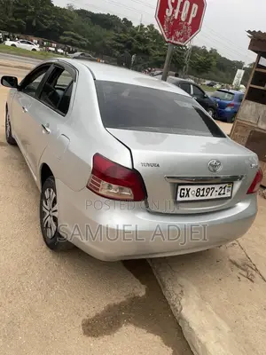 Toyota Yaris 2012 Silver