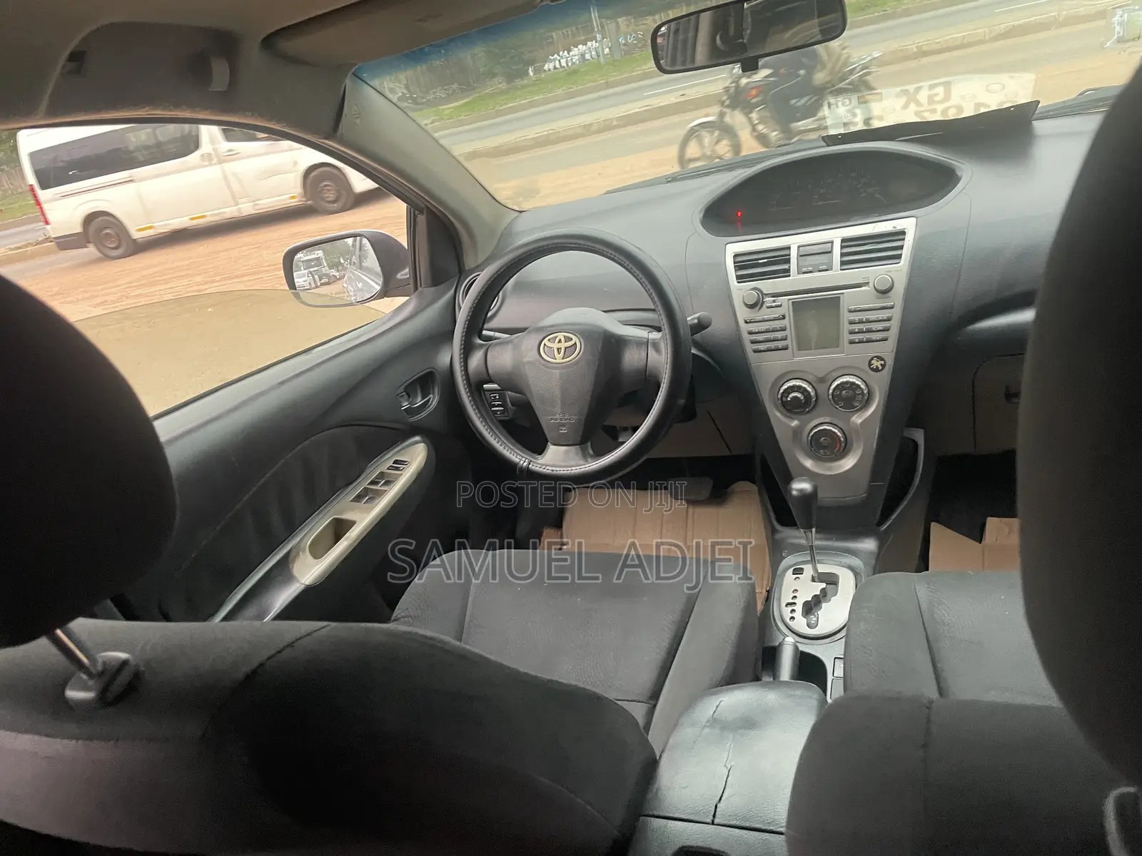 Toyota Yaris 2012 Silver