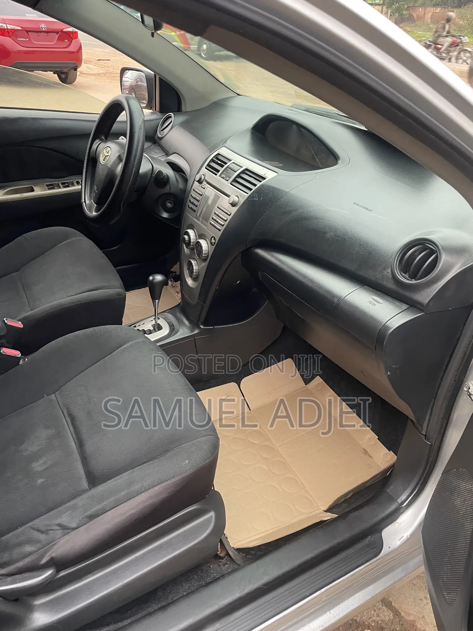 Toyota Yaris 2012 Silver