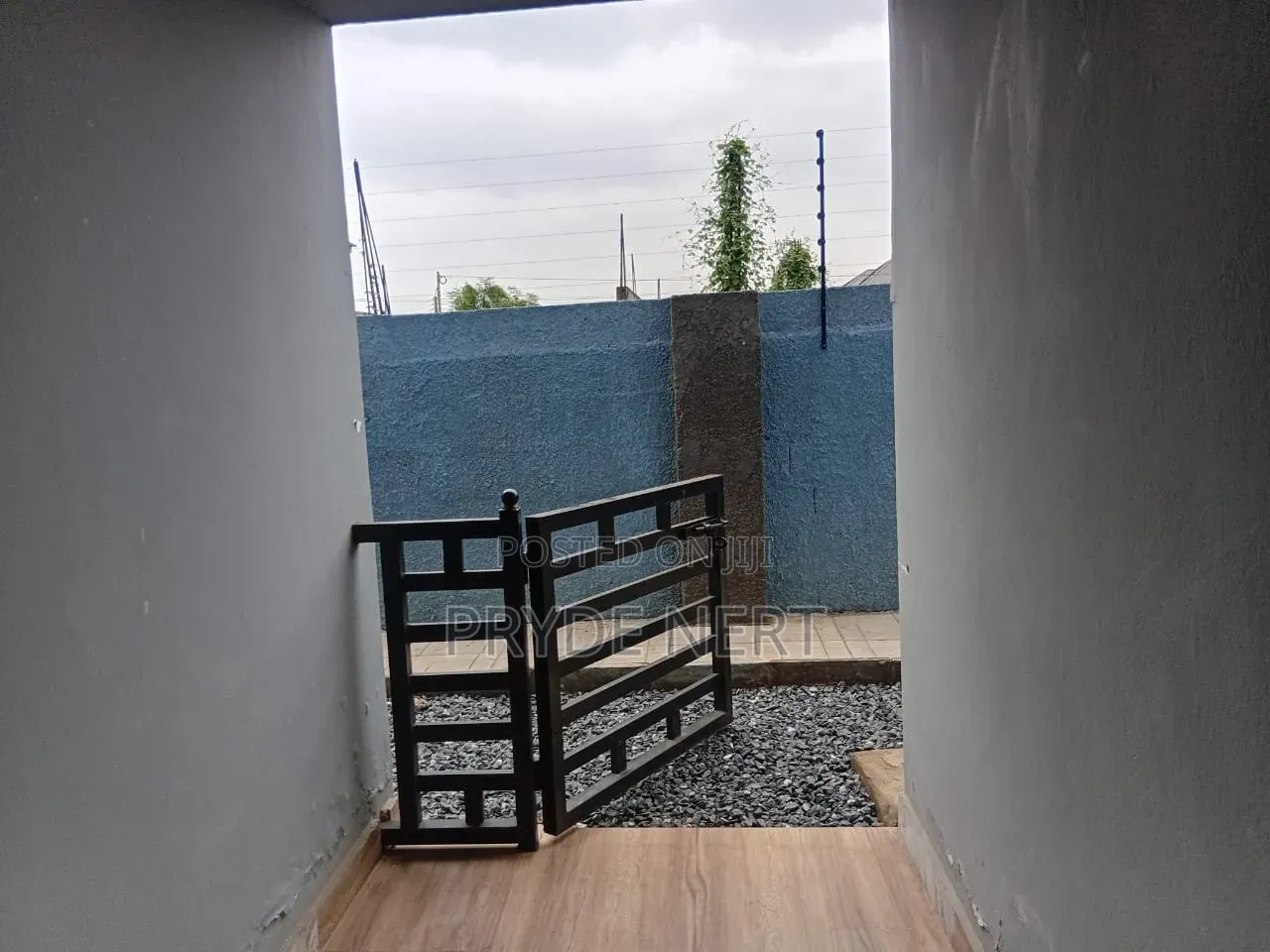 2bdrm Apartment in Dps, Tema Metropolitan for rent