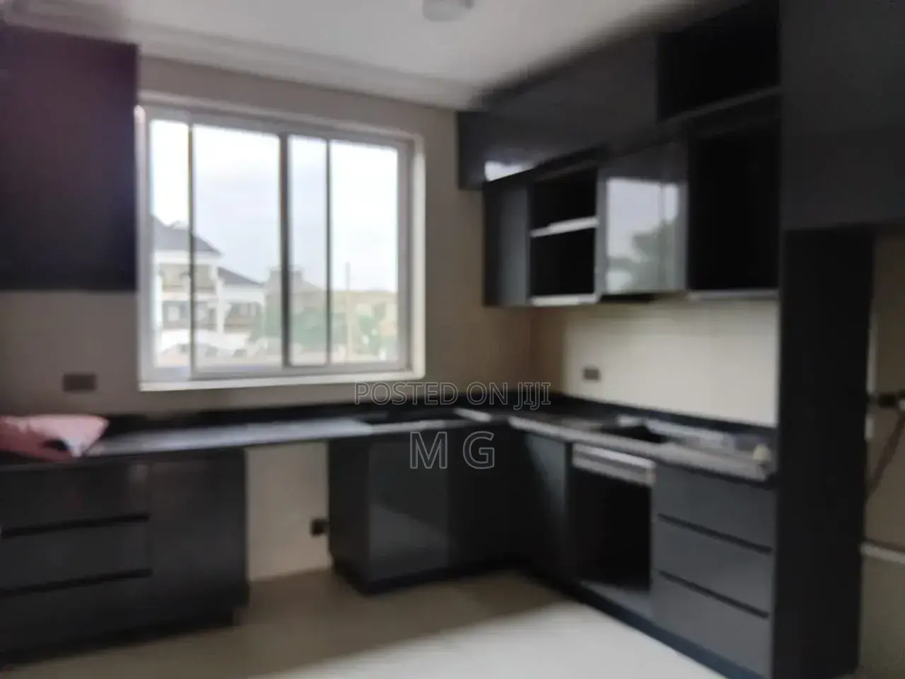 2bdrm Apartment in Dps, Tema Metropolitan for rent