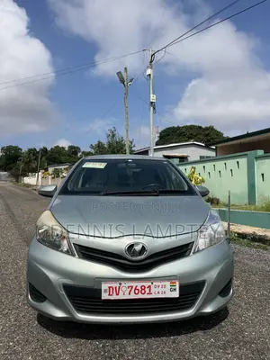 Toyota Vitz 2013 Silver