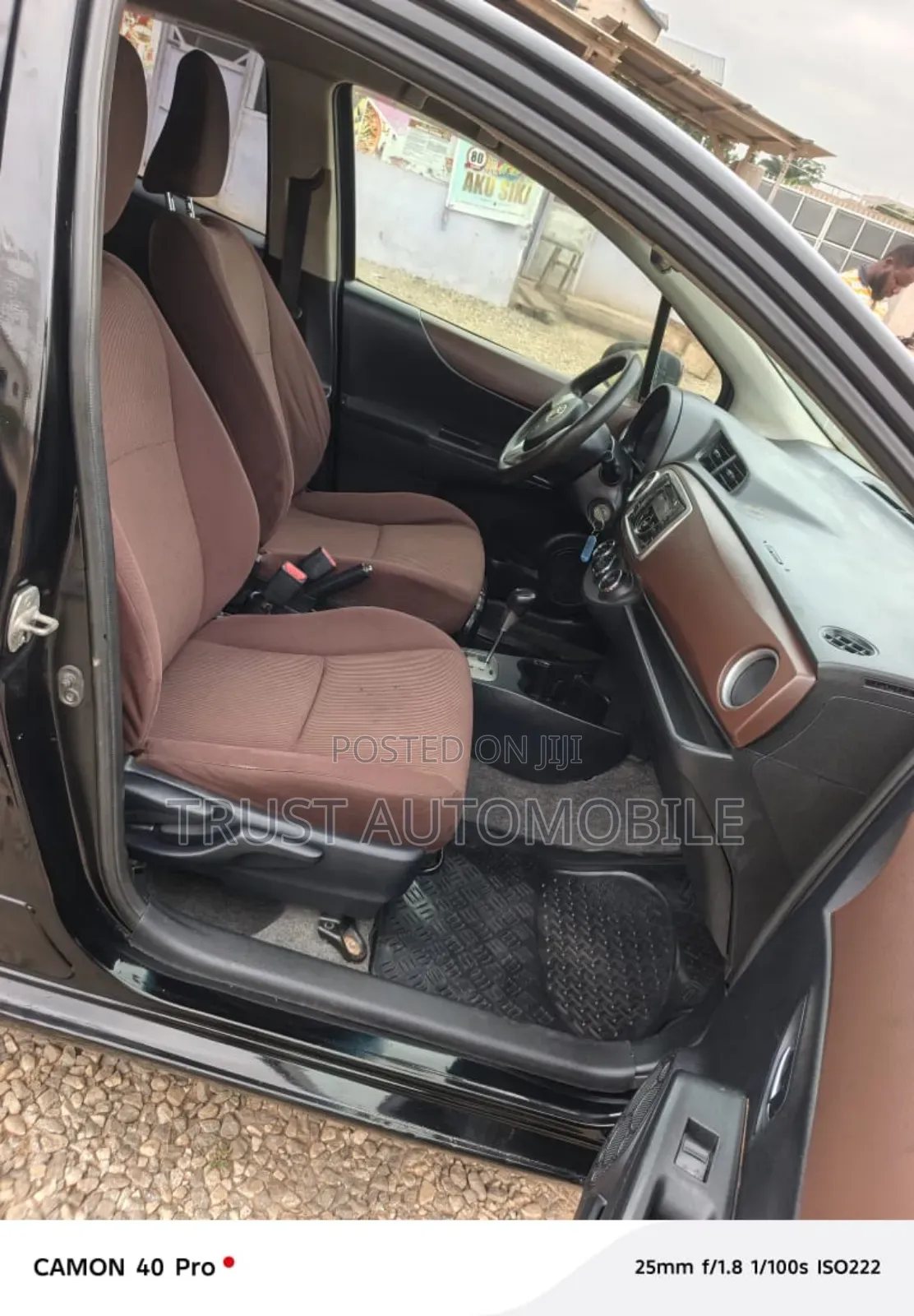 Toyota Vitz 1.3 FWD 5dr 2012 Black