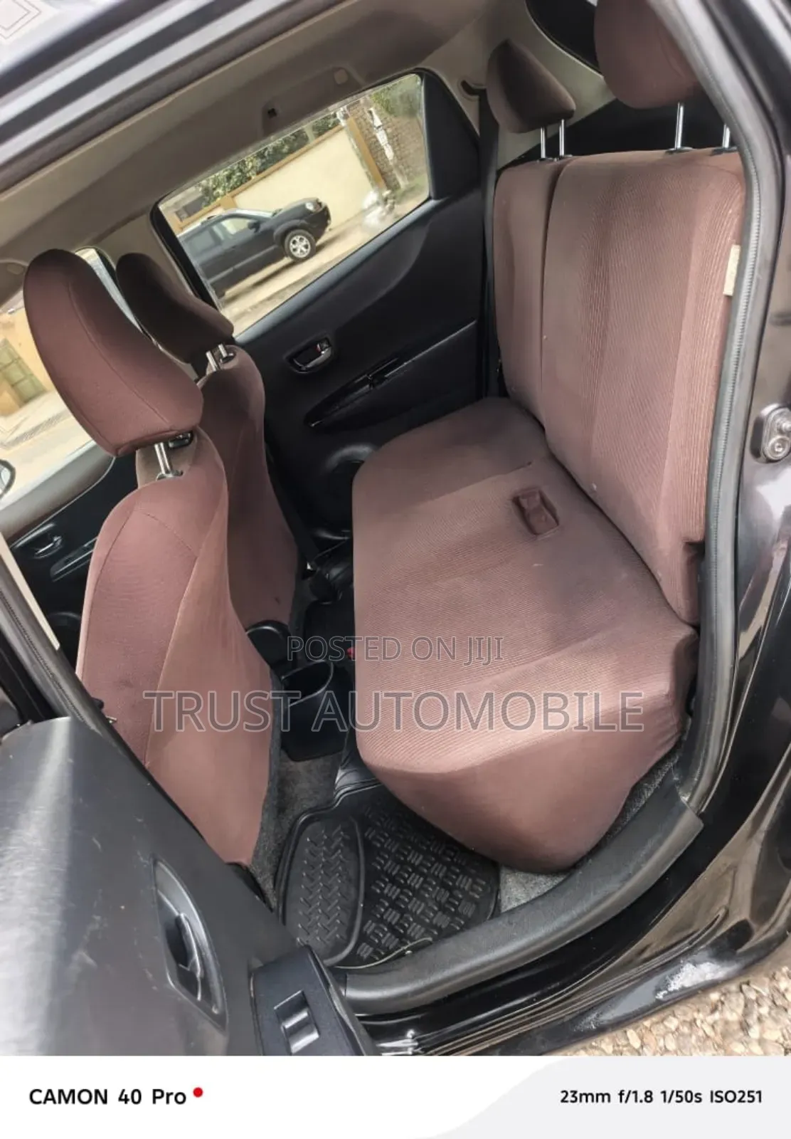 Toyota Vitz 1.3 FWD 5dr 2012 Black
