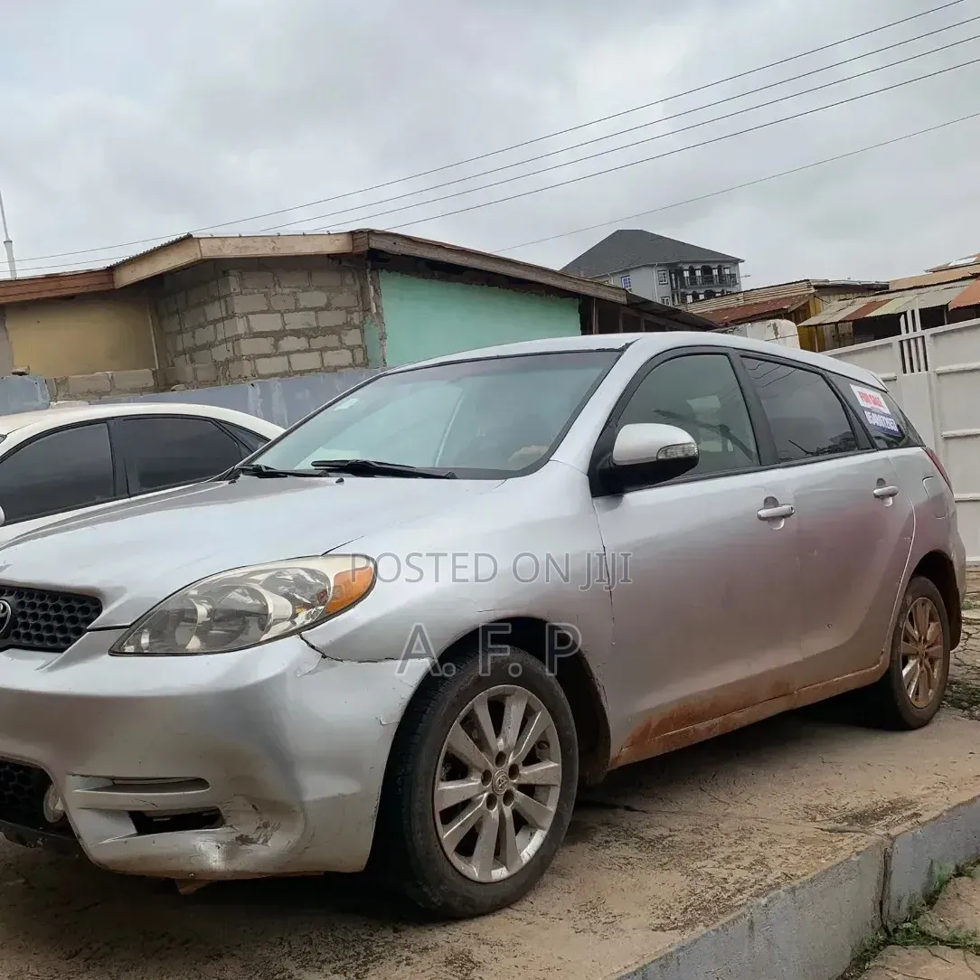 Toyota Matrix Hatchback FWD (1.8L 4cyl 5M) 2007 Silver