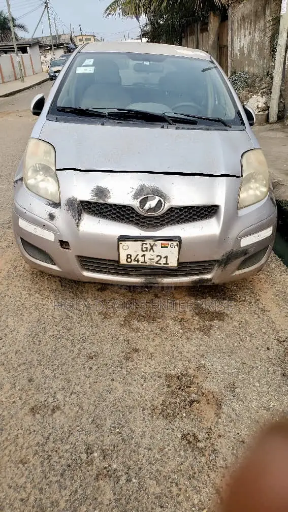 Toyota Vitz 1.3 FWD 5dr 2010 Silver