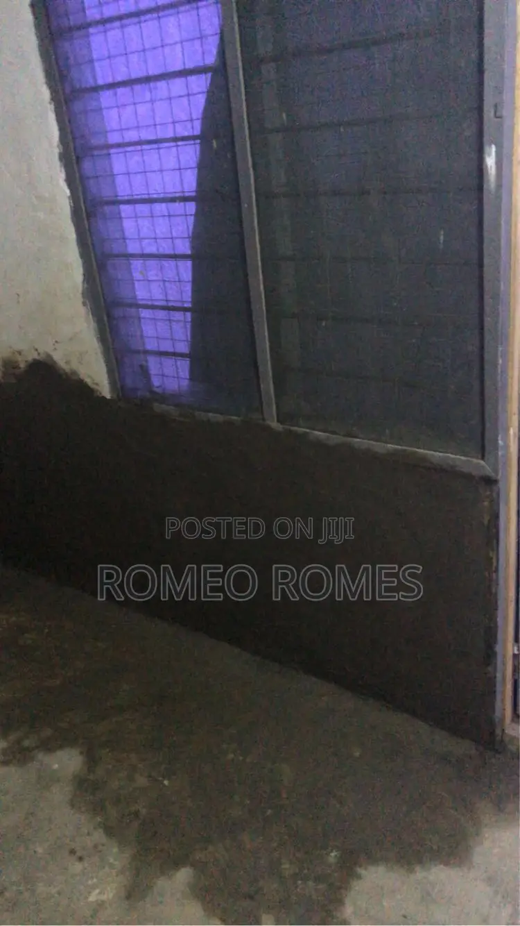 1bdrm Room & Parlour in Manhean Tigo Pole for rent
