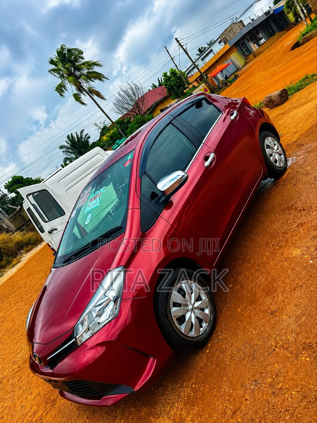 Toyota Vitz 1.0 FWD 5dr 2015 Red