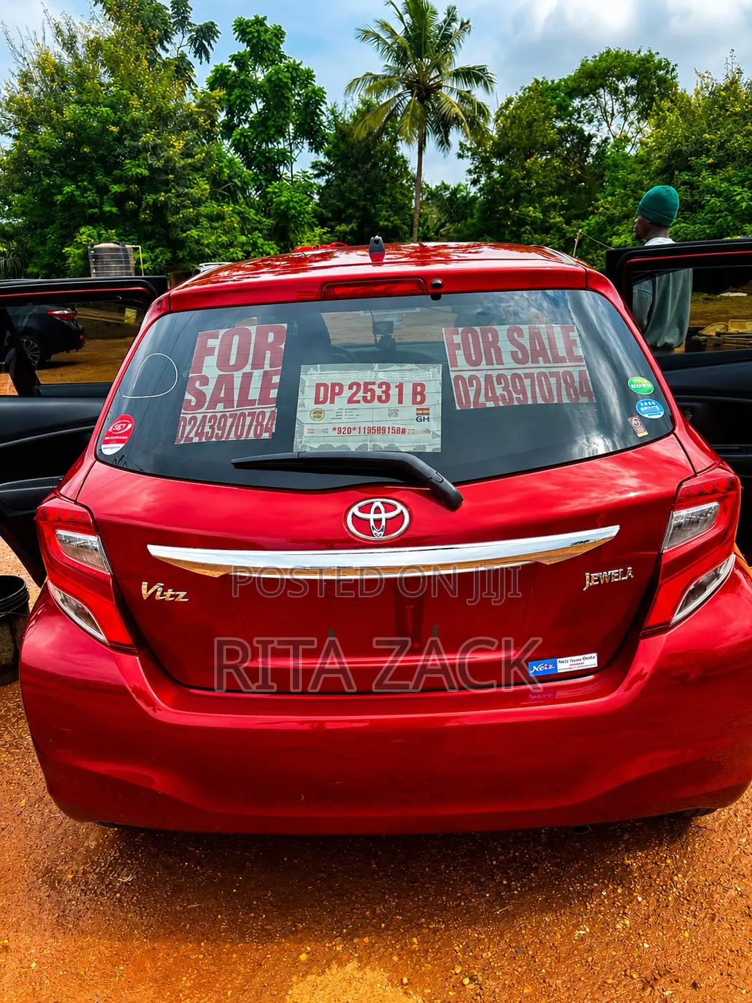 Toyota Vitz 1.0 FWD 5dr 2015 Red