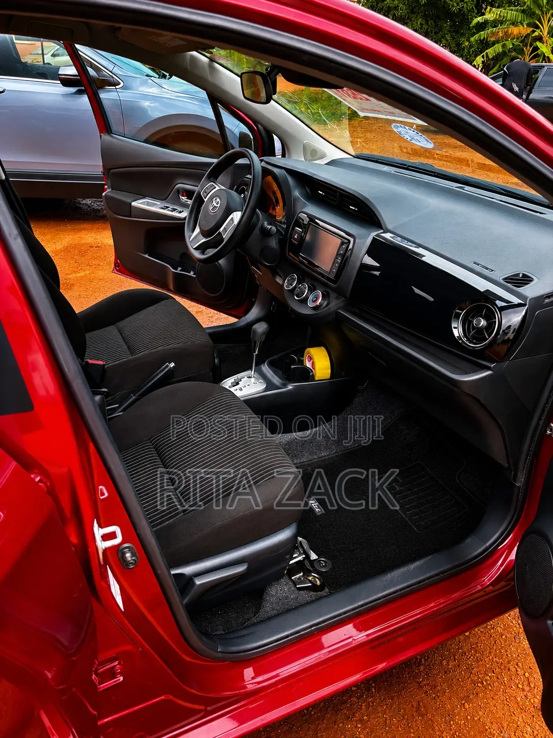 Toyota Vitz 1.0 FWD 5dr 2015 Red