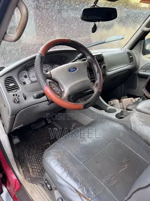 Ford Explorer Sport Track 2005 Red