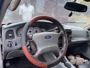 Ford Explorer Sport Track 2005 Red