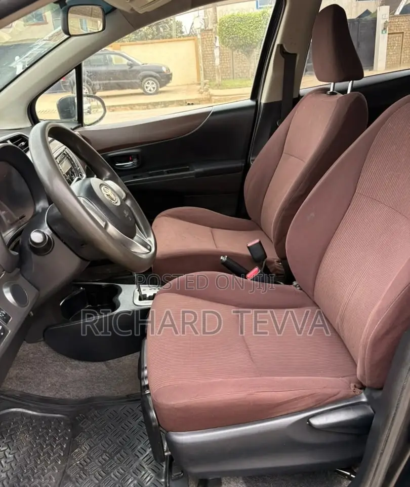 Toyota Vitz 1.3 AWD 3dr 2012 Black