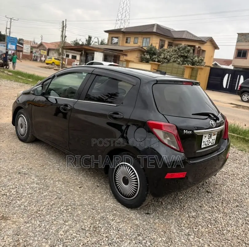 Toyota Vitz 1.3 AWD 3dr 2012 Black