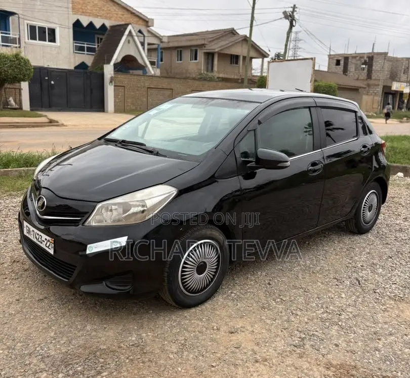 Toyota Vitz 1.3 AWD 3dr 2012 Black