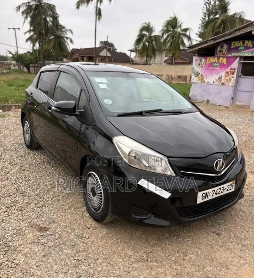 Toyota Vitz 1.3 AWD 3dr 2012 Black