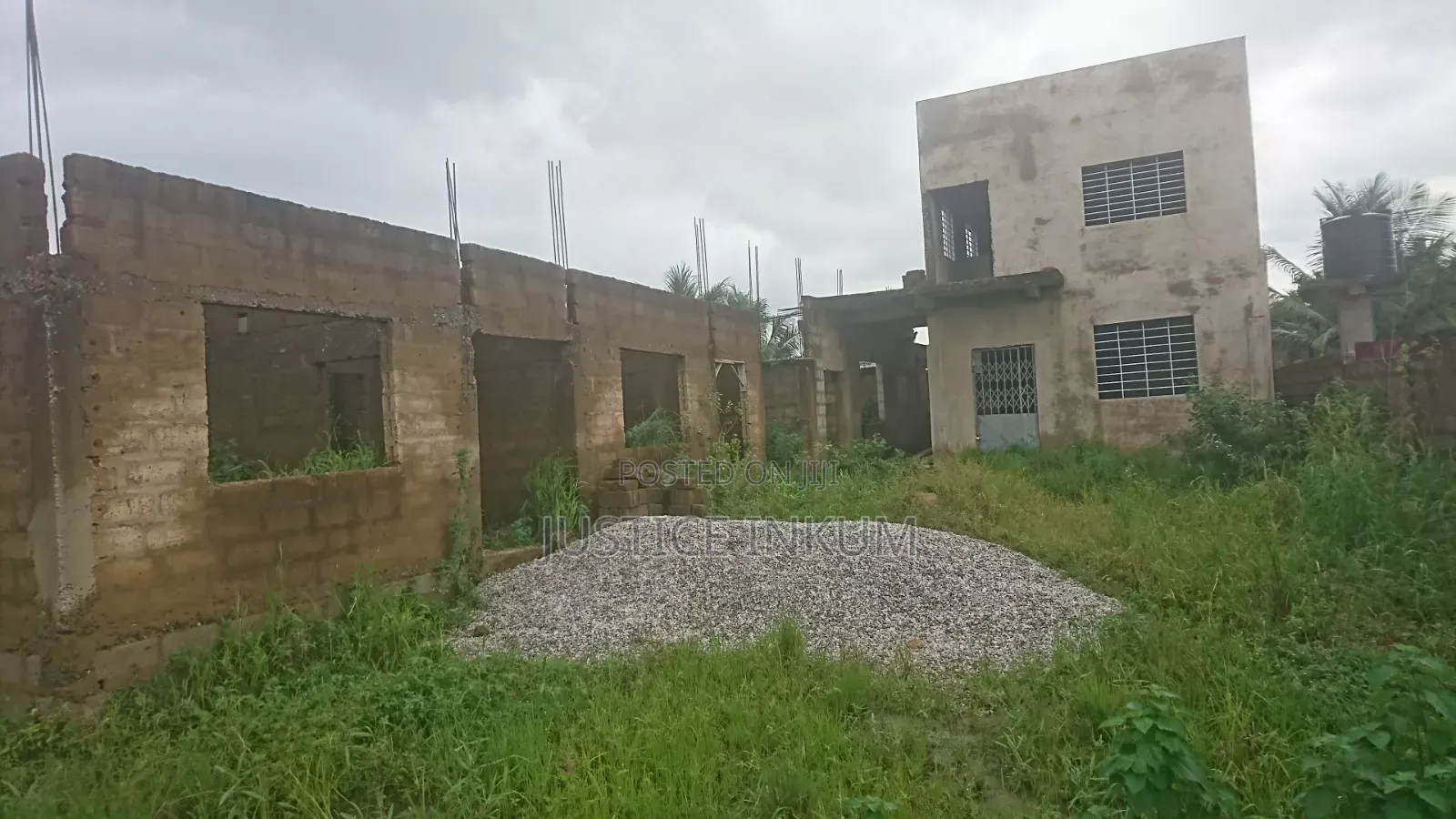 6bdrm Apartment in Awutu Senya East Municipal for sale